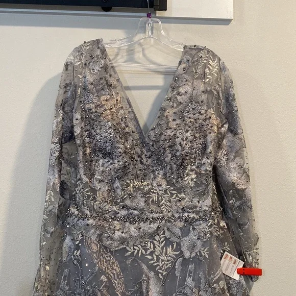 Mac Duggal Long Sleeve Beaded Appliqué Gown [Size: 16] Style #20214 - Picture 4 of 16